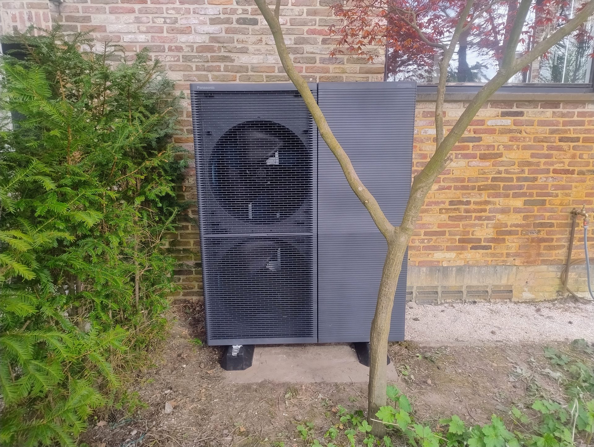 Warmtepomp installatie buiten