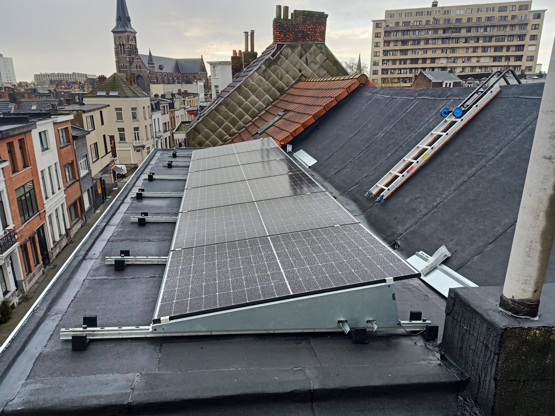Zonnepanelen plat dak stadspand
